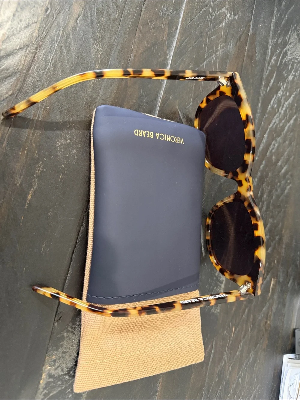 New Veronica Beard Tortoiseshell 'Jane' Sunglasses with black & Tan Case - Picture 10 of 12